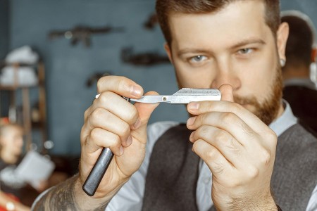 Як голитись шаветкою без порізів?