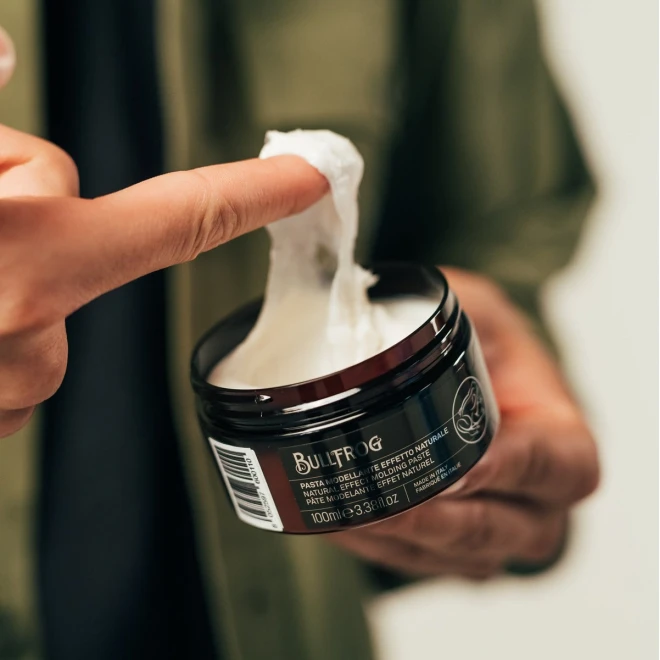 Матова паста для стилізації волосся Bullfrog Natural Effect Molding Paste 100 мл – кремова ремоделююча паста з натуральним ефектом