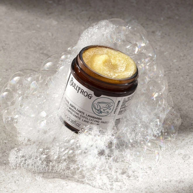 Скраб для очищення бороди Bullfrog Beard-Washing Exfoliating Paste 100 мл – глибоке очищення, відлущування та контроль запахів | цукровий пілінг, м’яка піна
