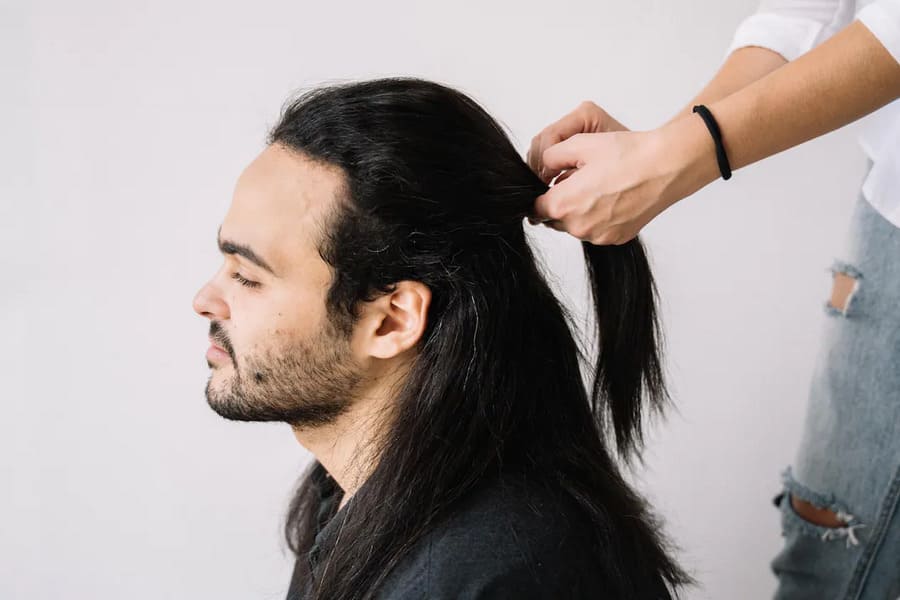 З якими проблемами стикаються чоловіки, які відрощують волосся? Як завадити цим проблемам?