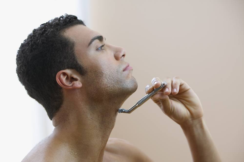 Как брить волосы на теле мужчины
